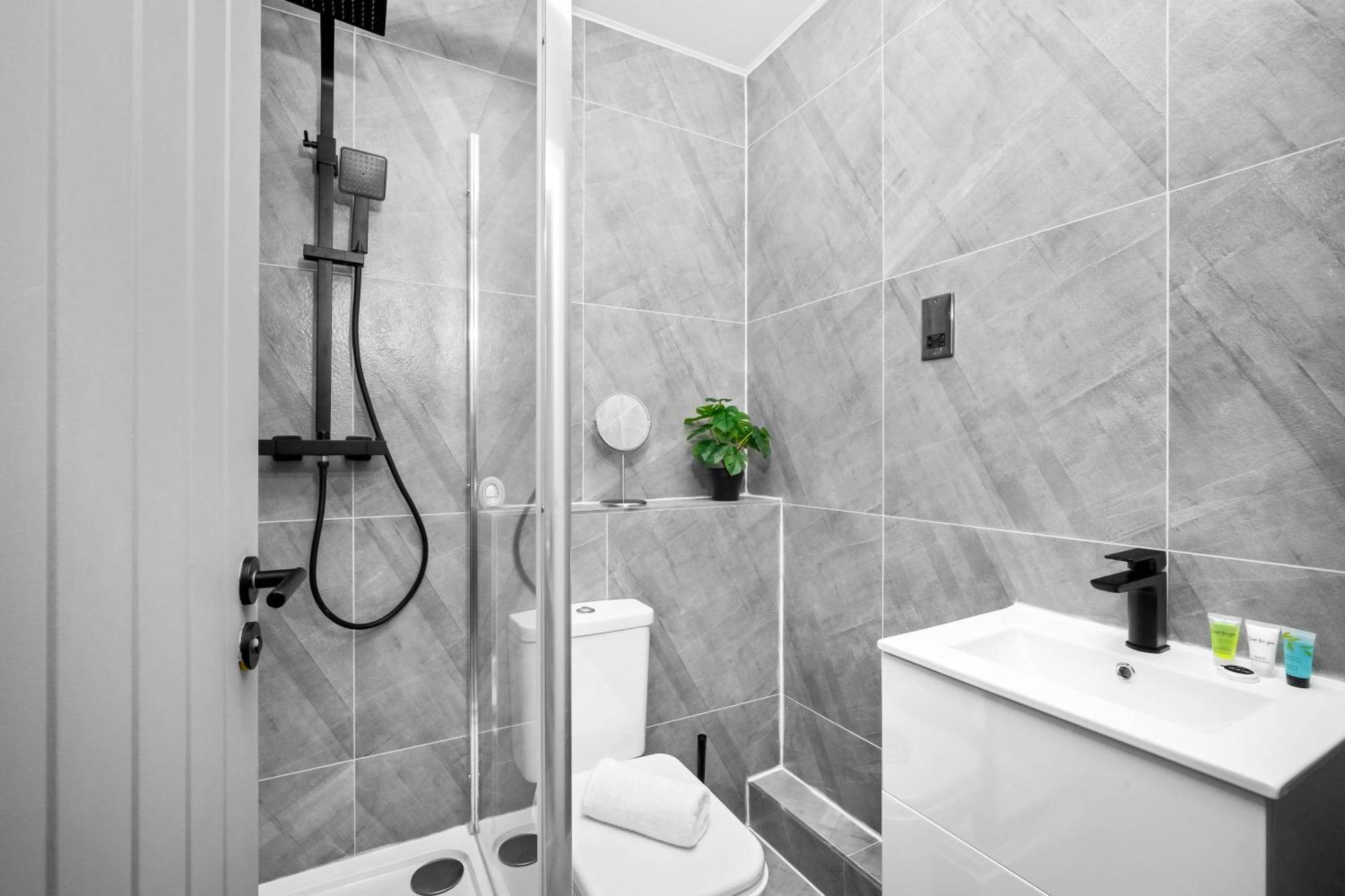 New Luxury Two Bedroom Apartment - City Centre - Netflix - Wifi - Top Rated - Jq 8Ah Birmingham Zewnętrze zdjęcie